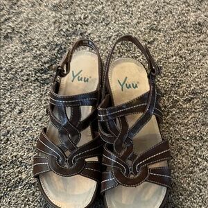 Yuu Dark Brown Strappy Sandals